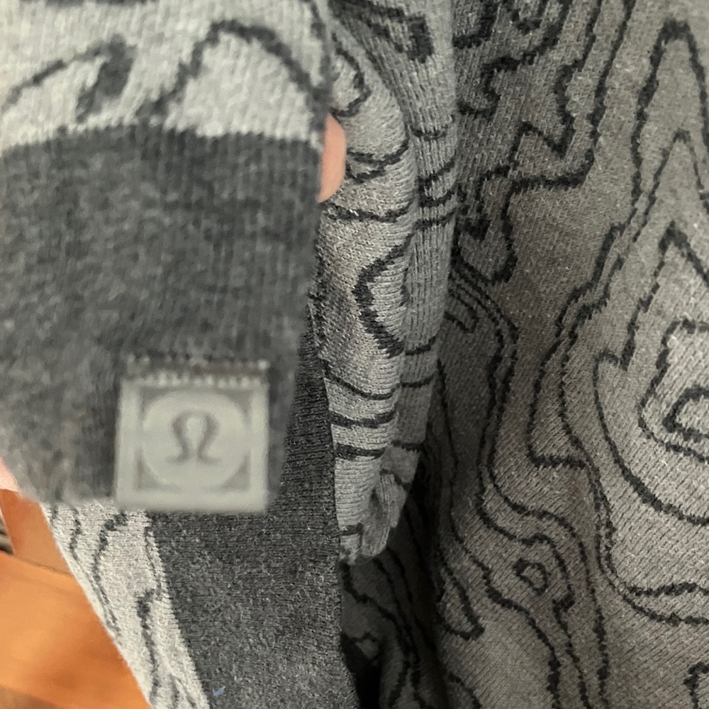 Men's LuluLemon Gray Patterned Crewneck Sweater - Reversible - Picture 3 of 3